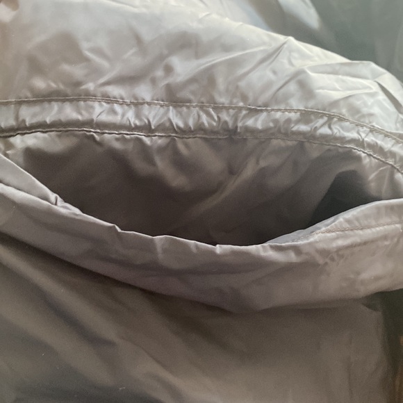 Offline by aerie puffer jacket. Fits more like a medium. BNWT - Picture 7 of 10